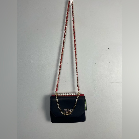 NEW BADGLEY MISCHKA Double-Sided Crossbody Bag black red with red strap - Picture 5 of 13